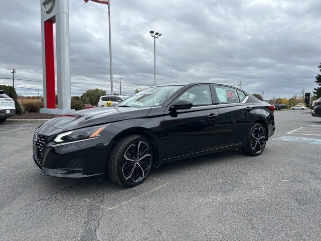 2024 Nissan Altima 2.5 SR photo 4