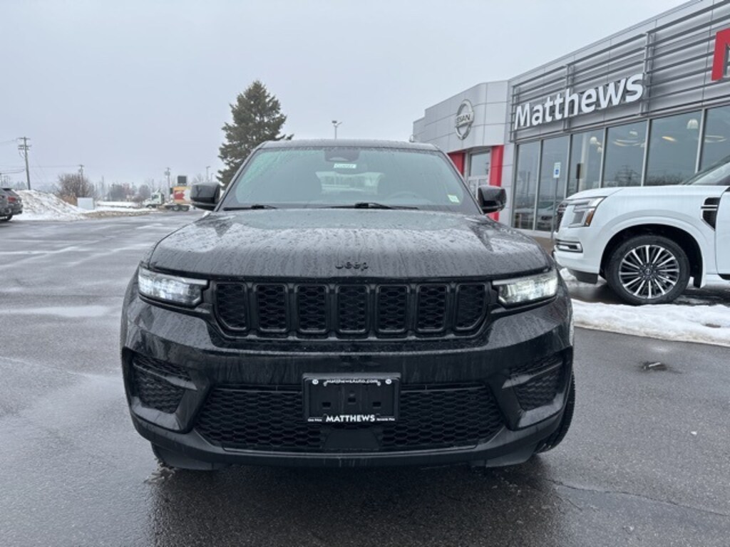 Used 2023 Jeep Grand Cherokee Laredo SUV