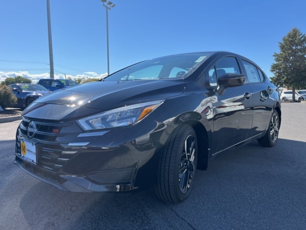 New 2025 Nissan Versa 1.6 SR Sedan