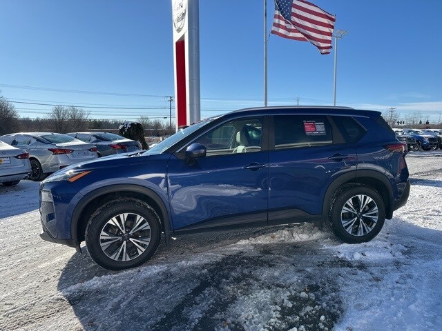 2022 Nissan Rogue SV photo 2