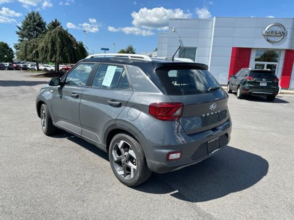 Used 2026 Hyundai Venue SEL w/Two-Tone Roof SUV