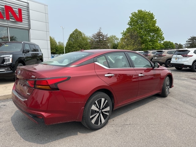Used 2022 Nissan Altima SV with VIN 1N4BL4DW6NN368172 for sale in Liverpool, NY