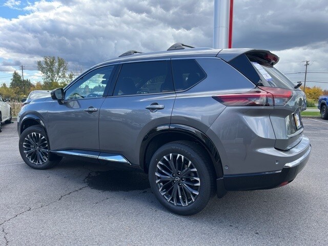 2026 Nissan Rogue Platinum photo 2