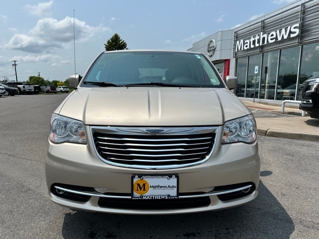 Used 2014 Chrysler Town & Country Touring with VIN 2C4RC1BG8ER324180 for sale in Liverpool, NY