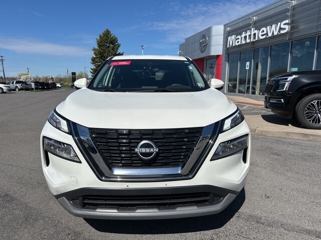 2022 Nissan Rogue SV photo 2