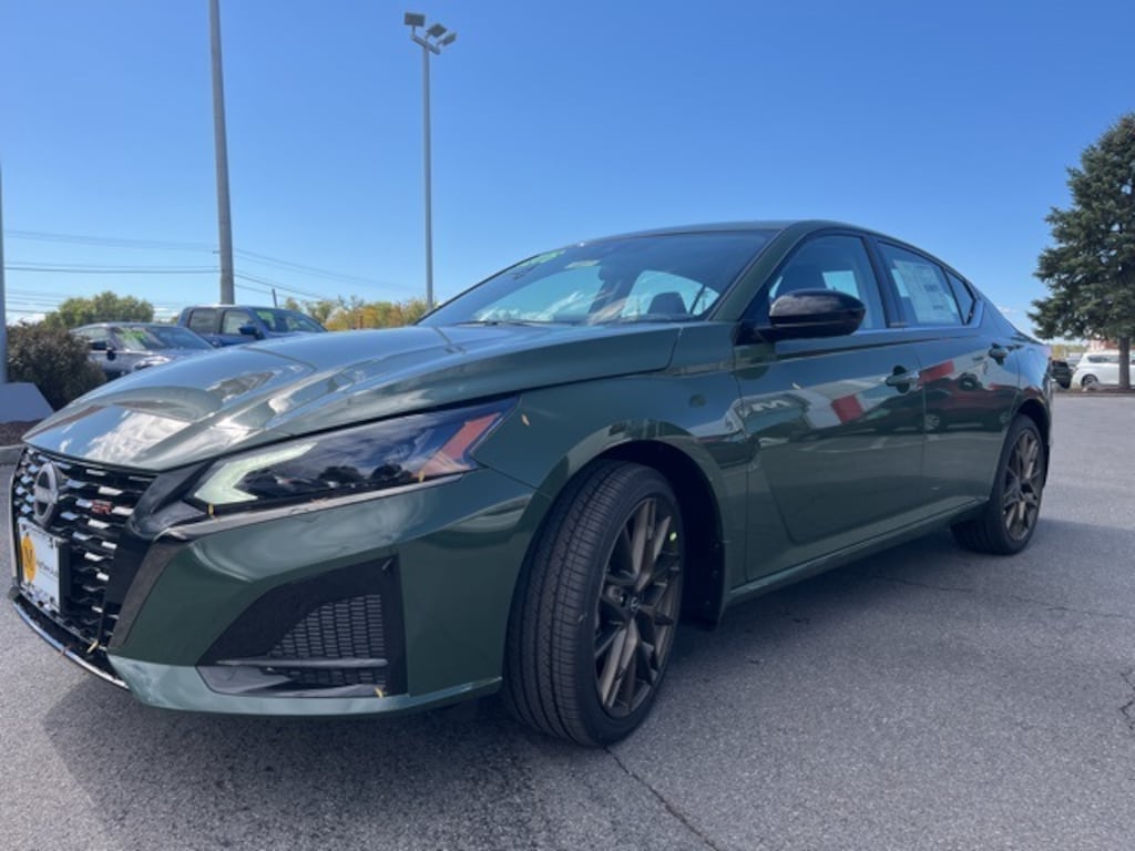 New 2025 Nissan Altima SR Sedan