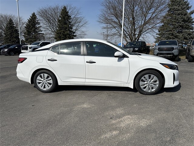 2025 Nissan Sentra S photo 2