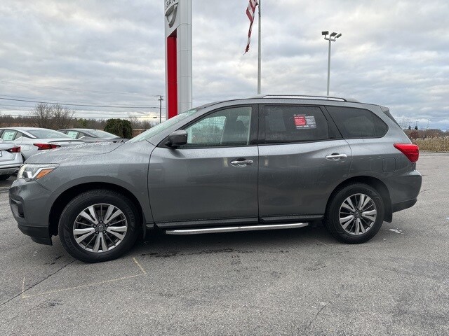 2020 Nissan Pathfinder SV photo 3