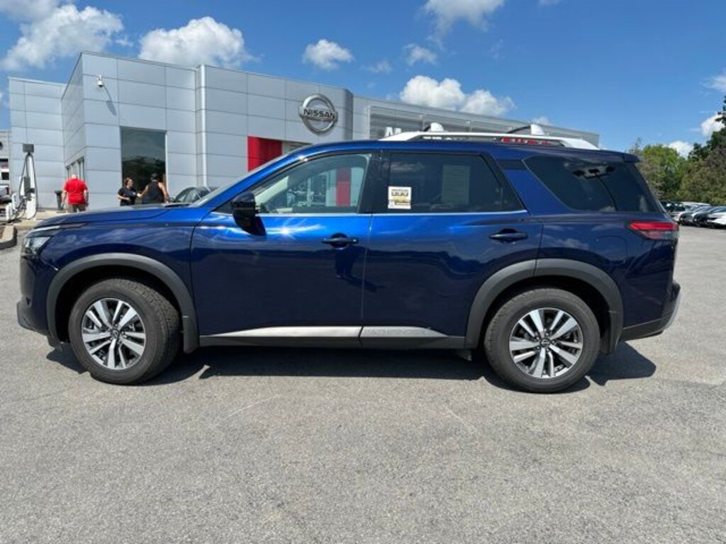 Used 2024 Nissan Pathfinder SL SUV