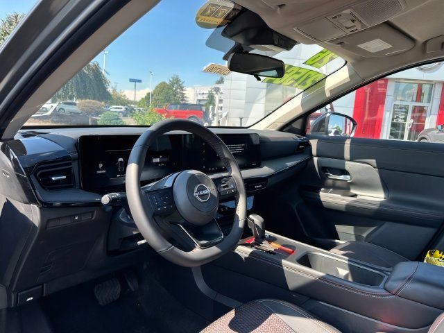 Additional photo of vehicle.