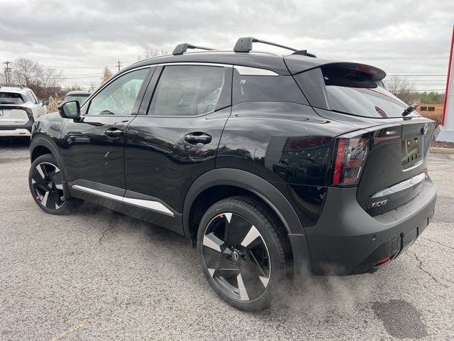 2026 Nissan Kicks SR photo 2