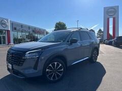2026 Nissan Pathfinder Platinum SUV