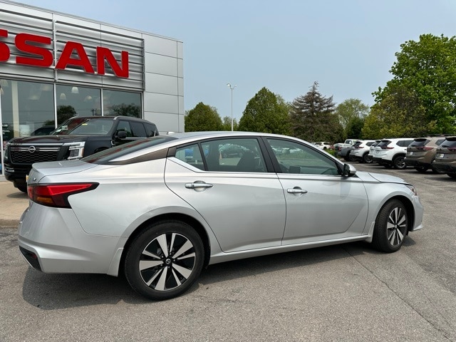 Used 2022 Nissan Altima SV with VIN 1N4BL4DW0NN416037 for sale in Liverpool, NY