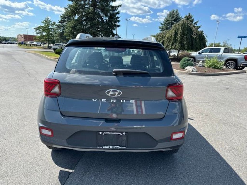 Used 2026 Hyundai Venue SEL w/Two-Tone Roof SUV