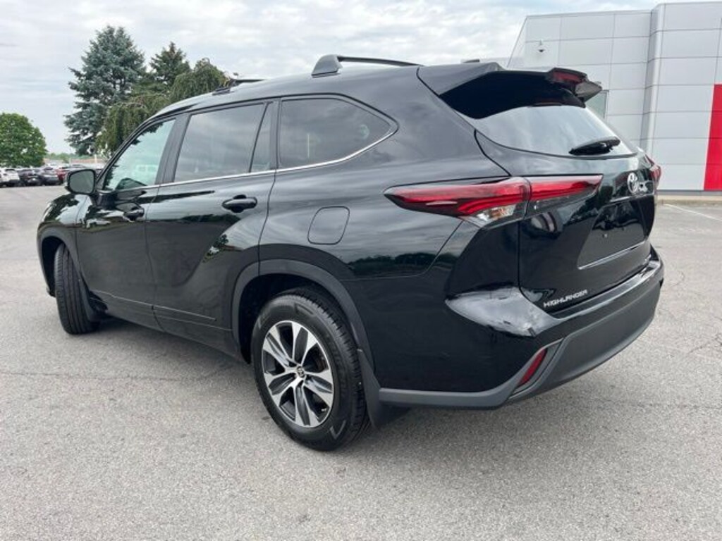 Used 2024 Toyota Highlander XLE SUV