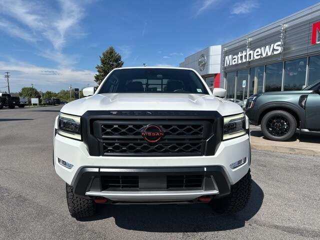 2023 Nissan Frontier PRO-4X photo 2