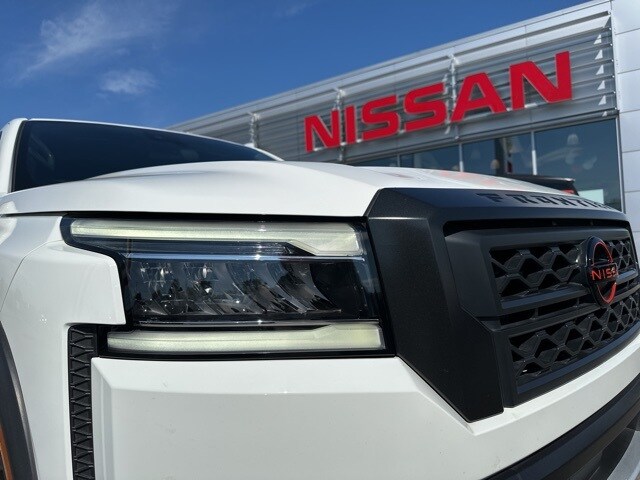 2023 Nissan Frontier PRO-4X photo 3