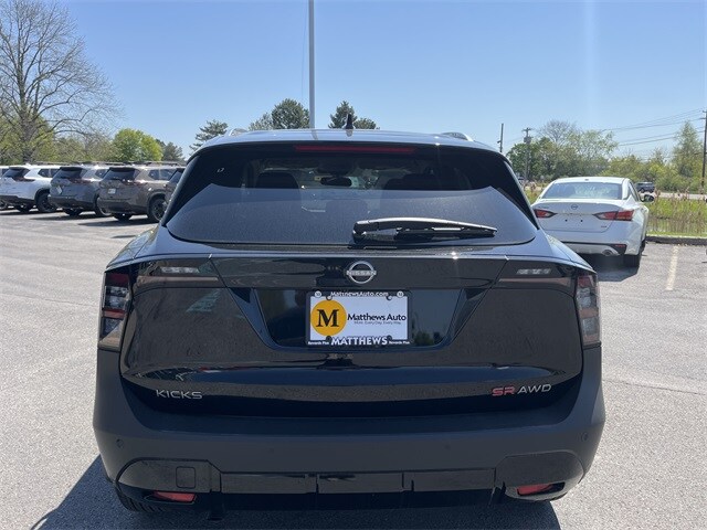 2025 Nissan Kicks SR photo 3