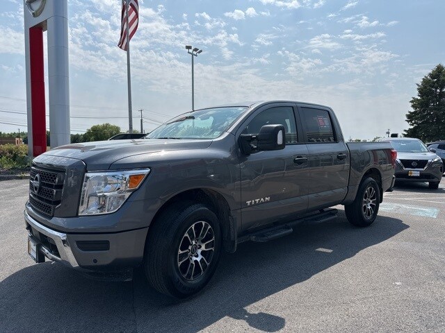 2024 Nissan Titan SV photo 2