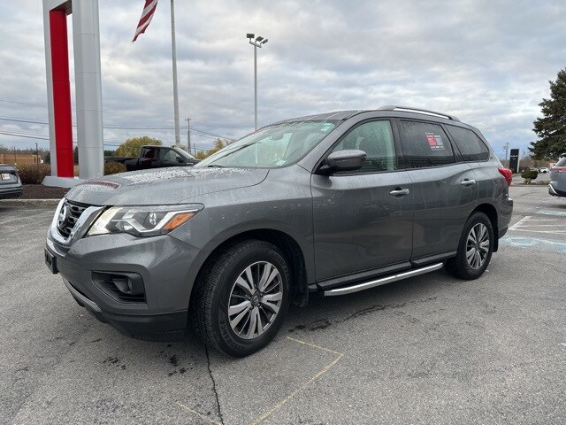 2020 Nissan Pathfinder SV photo 2
