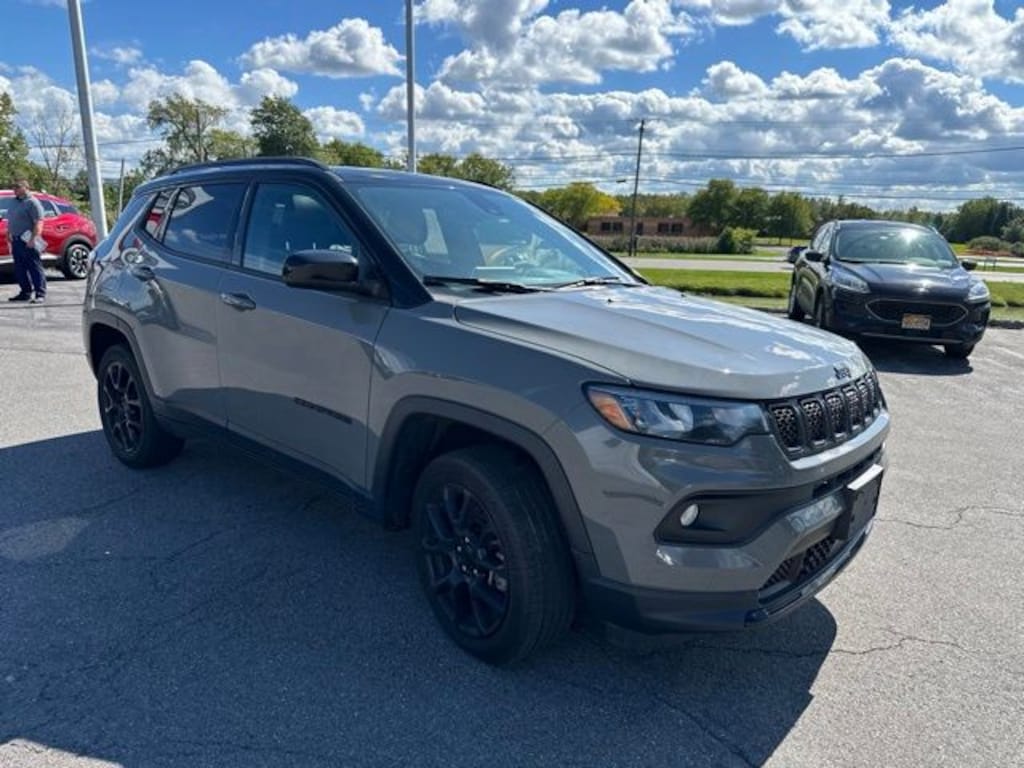Used 2023 Jeep Compass Latitude SUV