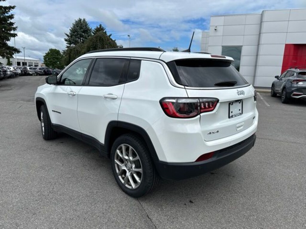 Used 2024 Jeep Compass Latitude Lux SUV