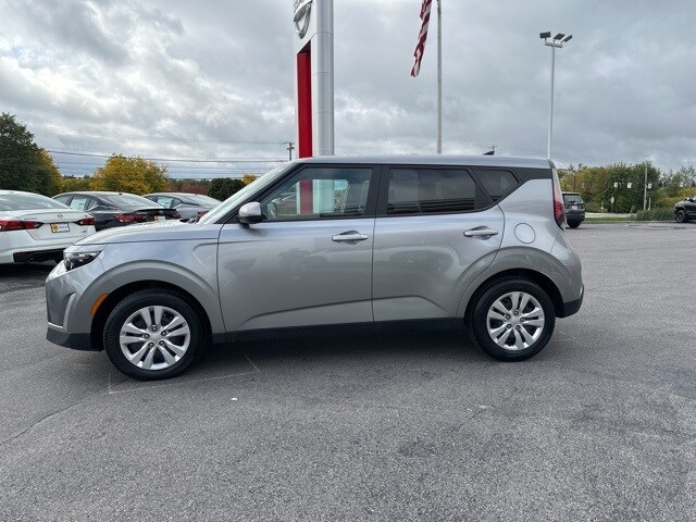 2023 Kia Soul LX photo 2