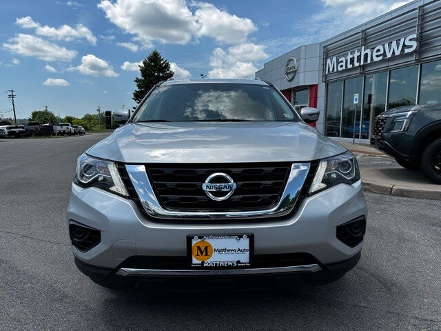 2020 Nissan Pathfinder S photo 2