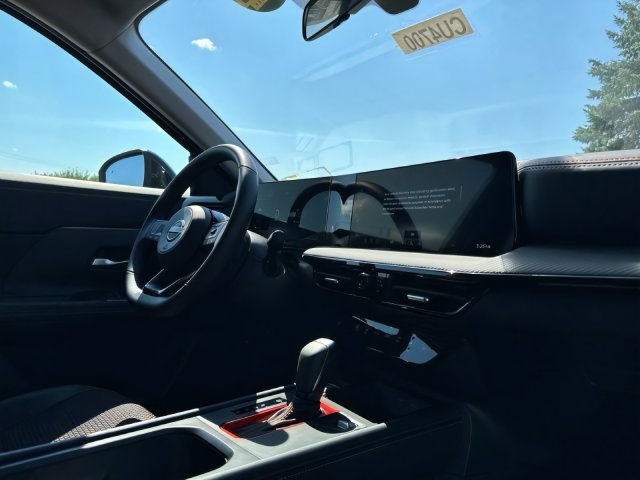 Additional photo of vehicle.