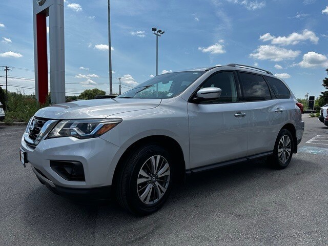 2020 Nissan Pathfinder S photo 3