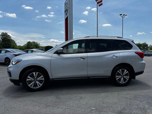 2020 Nissan Pathfinder S photo 4