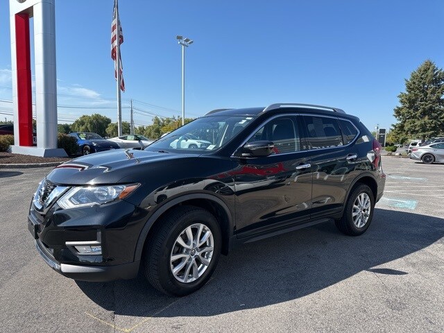 2017 Nissan Rogue SV photo 3