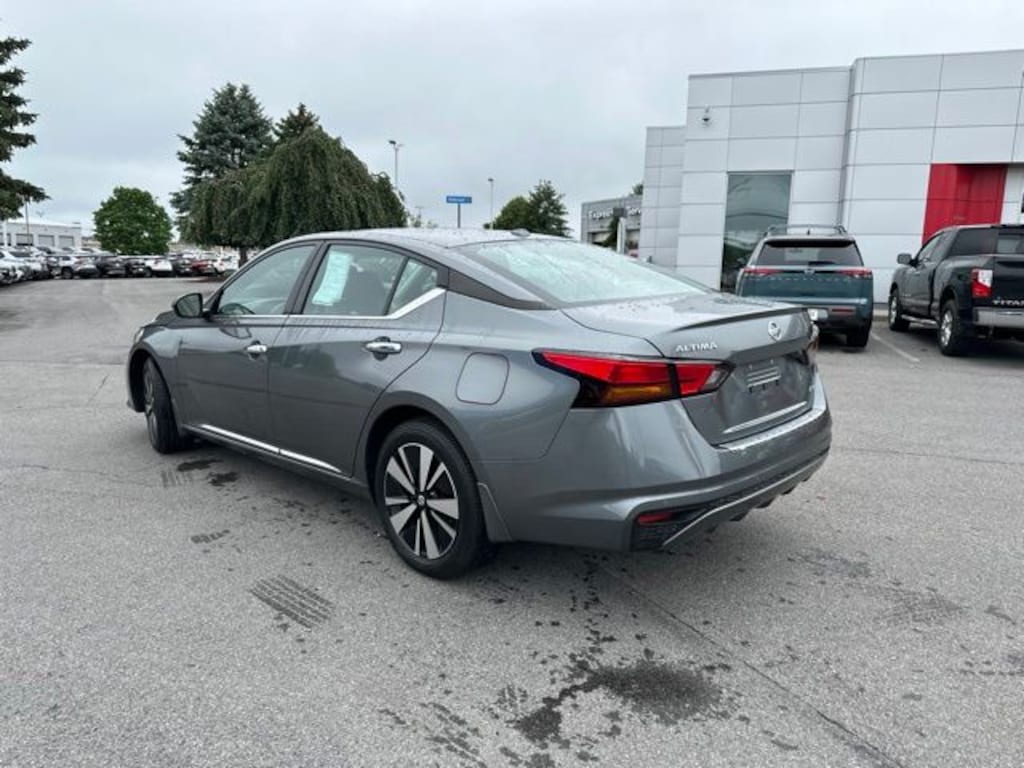 Used 2022 Nissan Altima 2.5 SV Sedan