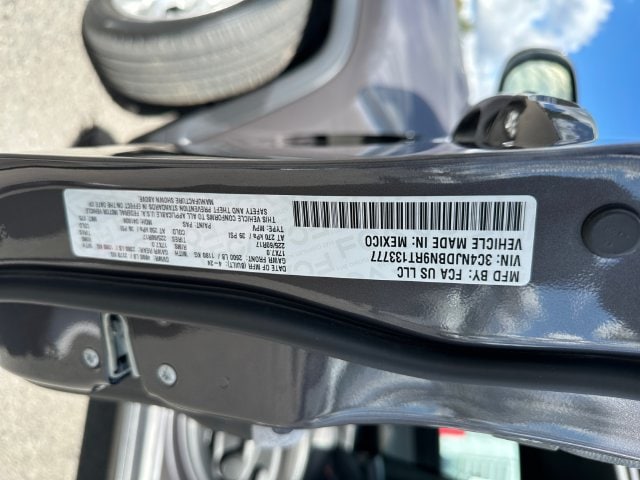 Additional photo of vehicle.