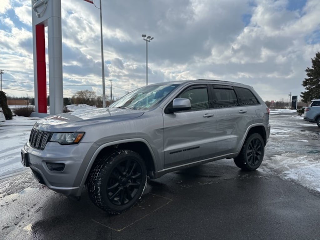 Used 2018 Jeep Grand Cherokee Laredo 4x4 SUV