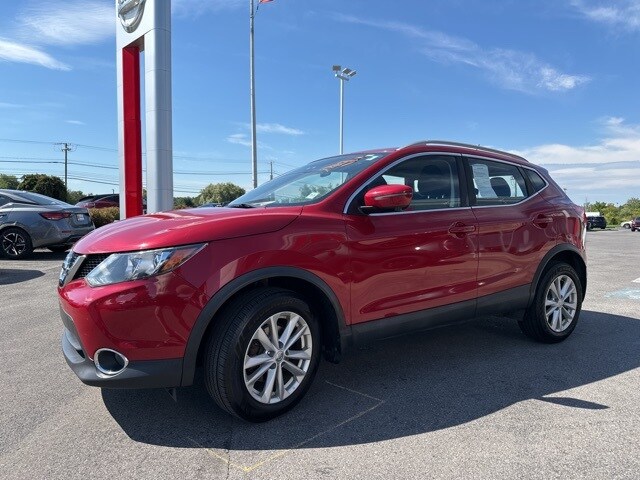 2018 Nissan Rogue Sport SV photo 2