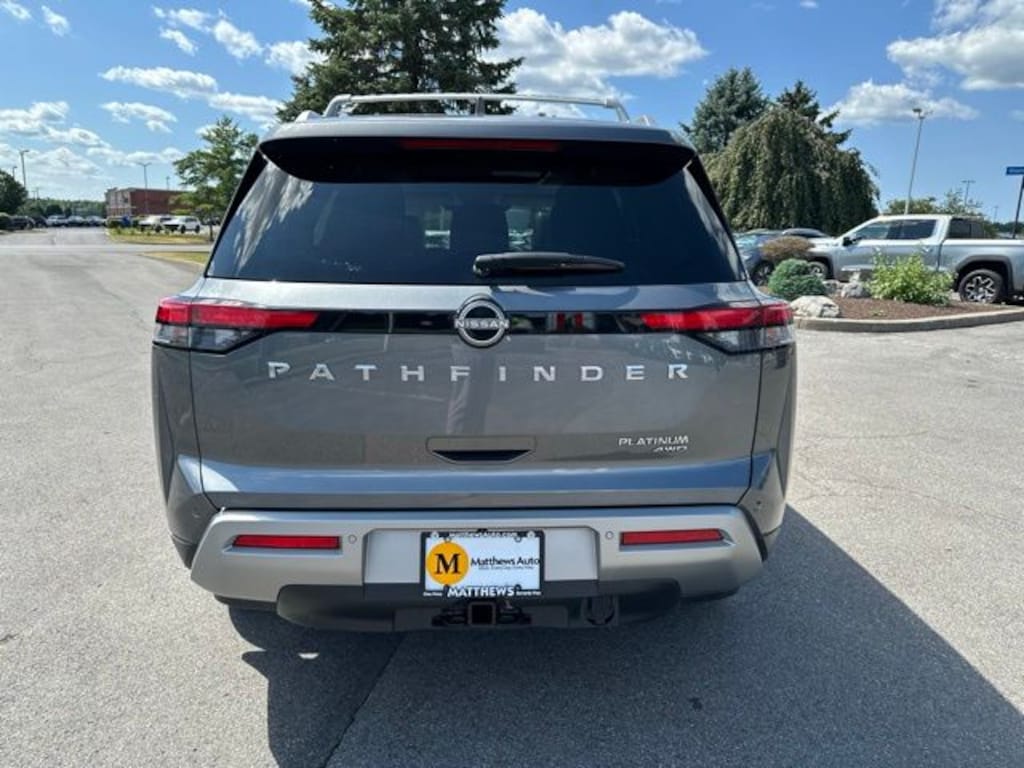 Used 2024 Nissan Pathfinder Platinum SUV
