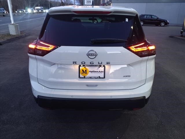 2025 Nissan Rogue S photo 4