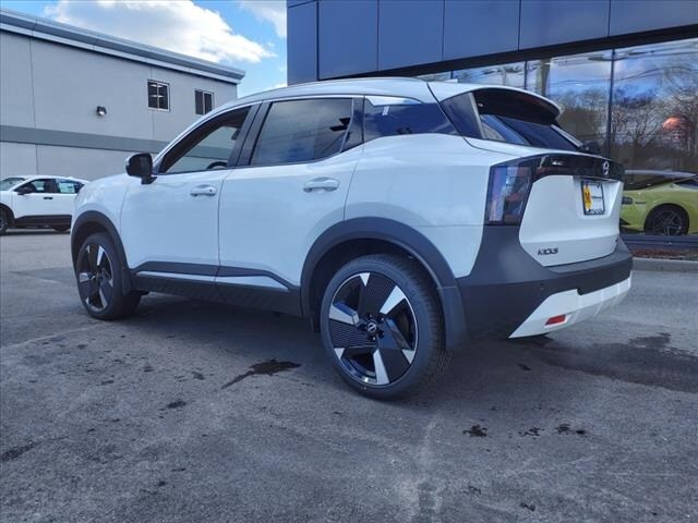 2025 Nissan Kicks SR photo 3