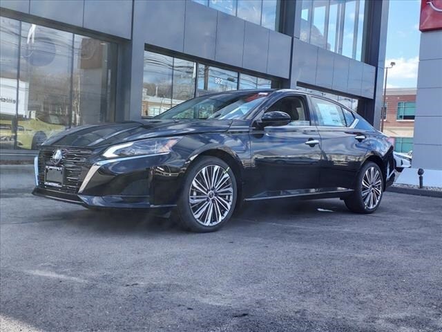 2025 Nissan Altima SL photo 3