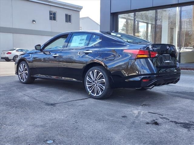 2025 Nissan Altima SL photo 4
