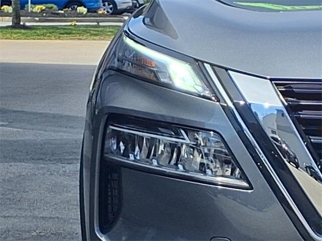2022 Nissan Rogue SV photo 3