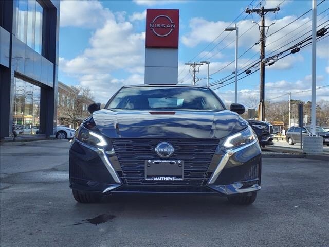 2025 Nissan Altima SL photo 2