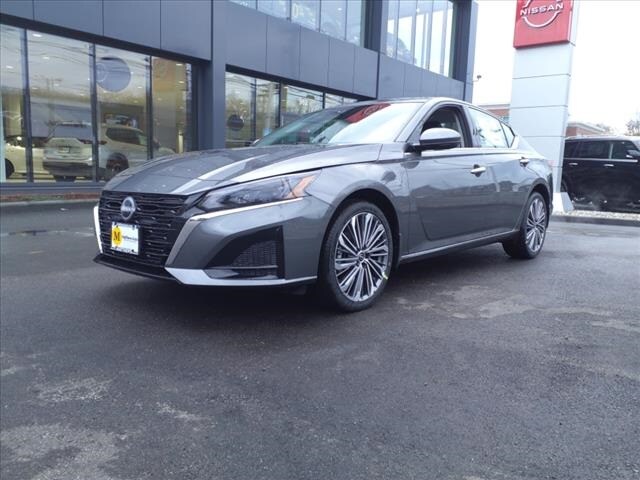 2025 Nissan Altima SL photo 2