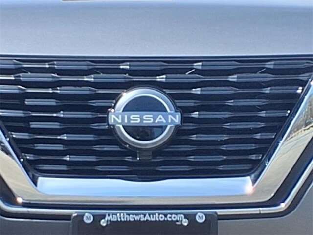 2022 Nissan Rogue SV photo 4