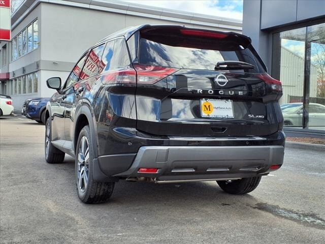 2025 Nissan Rogue SL photo 4
