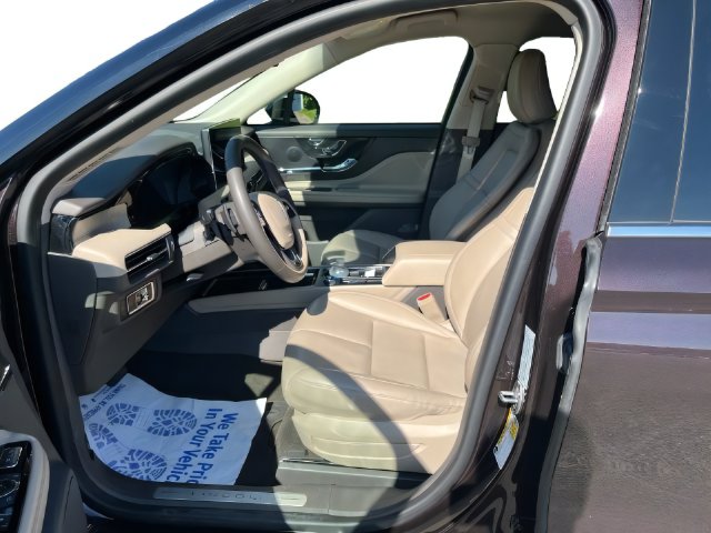 Additional photo of vehicle.