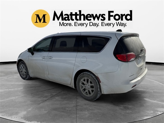 2023 Chrysler Voyager LX photo 3