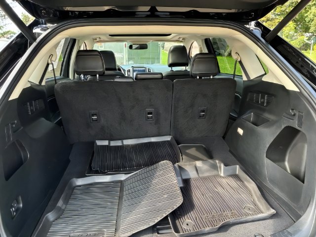 Additional photo of vehicle.