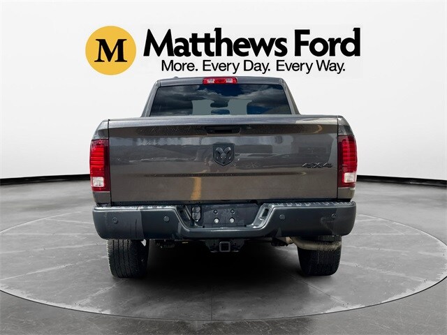 2022 Ram 1500 Classic SLT photo 4